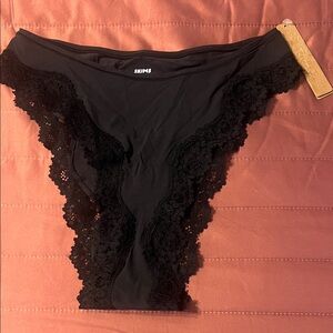 SKIMS Black Lace Detail Panties Size Medium NWT